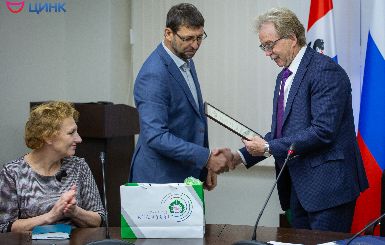 Руководители Инновационного центра и детсада «Егорка» удостоены почетных наград